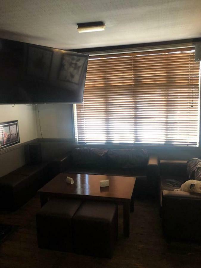 The Holroyd Arms Hotel Guildford Esterno foto